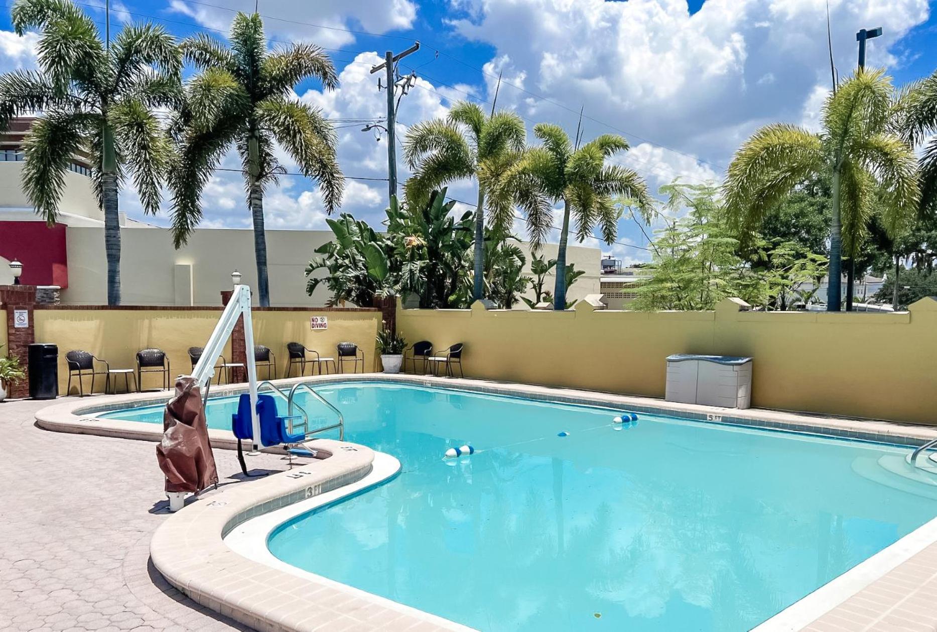 Quality Inn Airport - Cruise Port Tampa Exterior foto